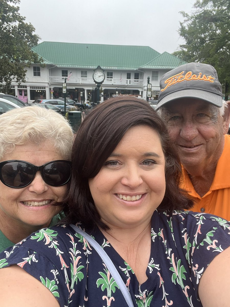 dh3592's tweet photo. Happy birthday to the most wonderful husband and father, @sdcoach2 ! Your girls love you! @sc_howard2 https://t.co/Gil6YXrON2