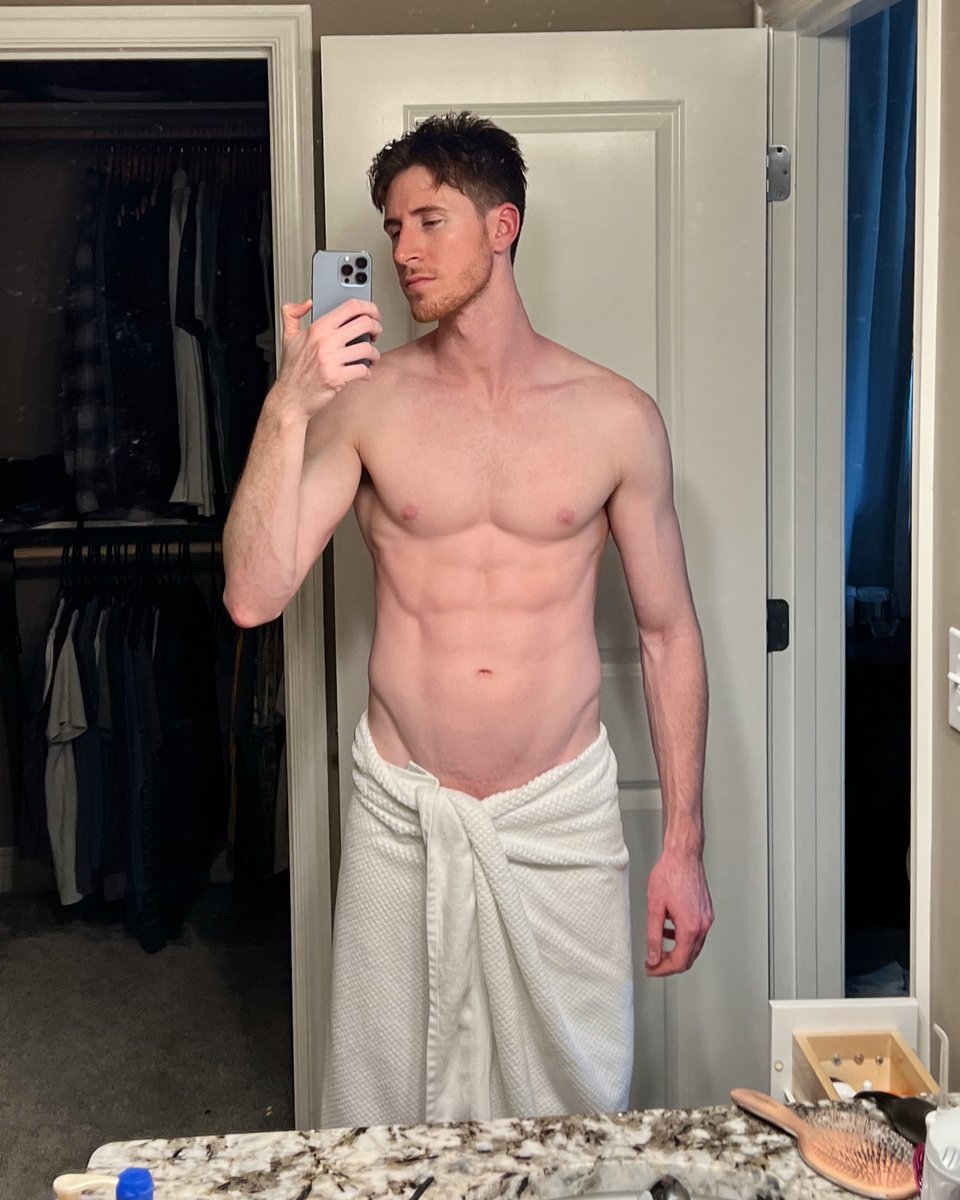 heytherebigbro's tweet photo. towel: barely hanging in there
me: same https://t.co/grYzUUqy3r