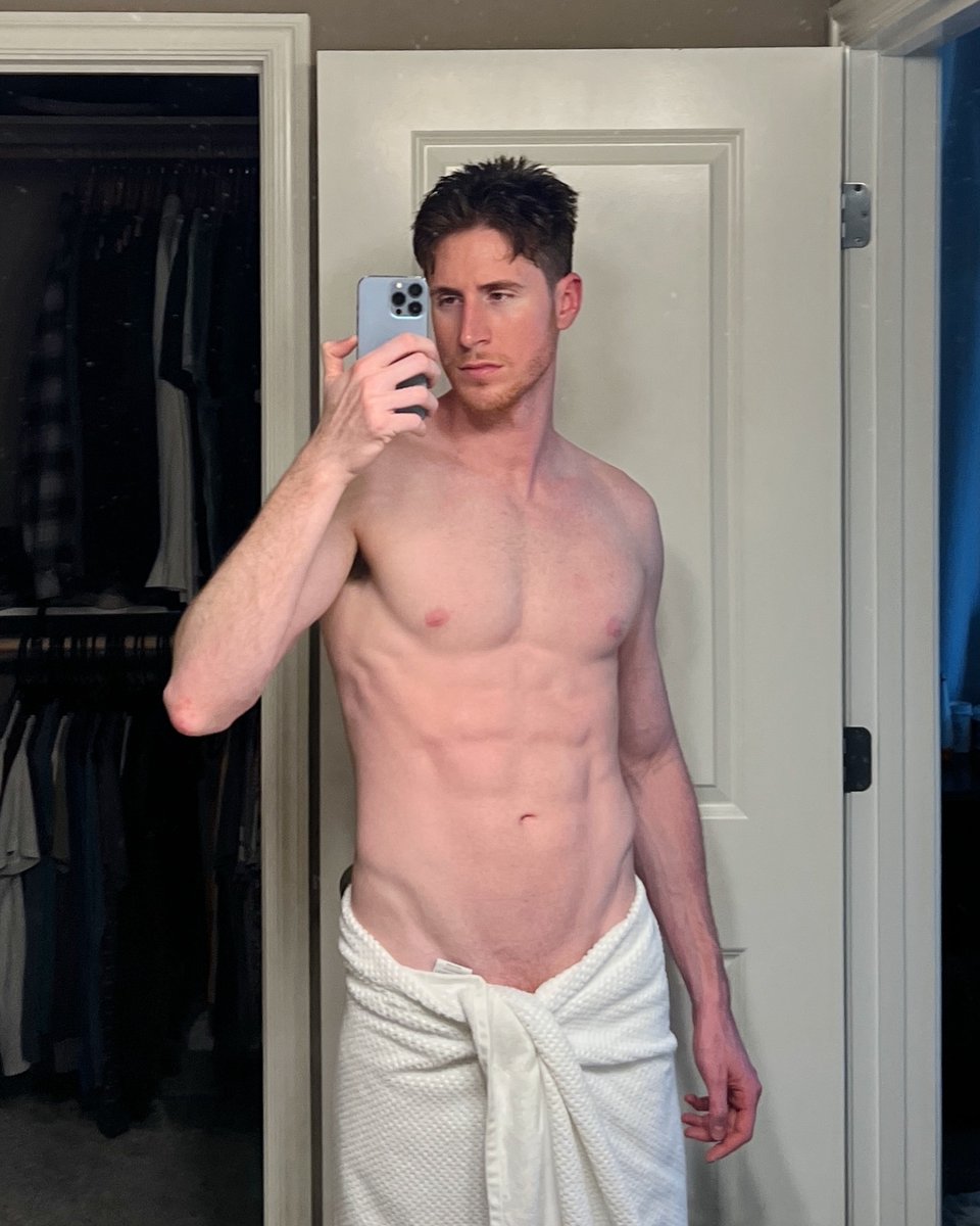 heytherebigbro's tweet photo. towel: barely hanging in there
me: same https://t.co/grYzUUqy3r