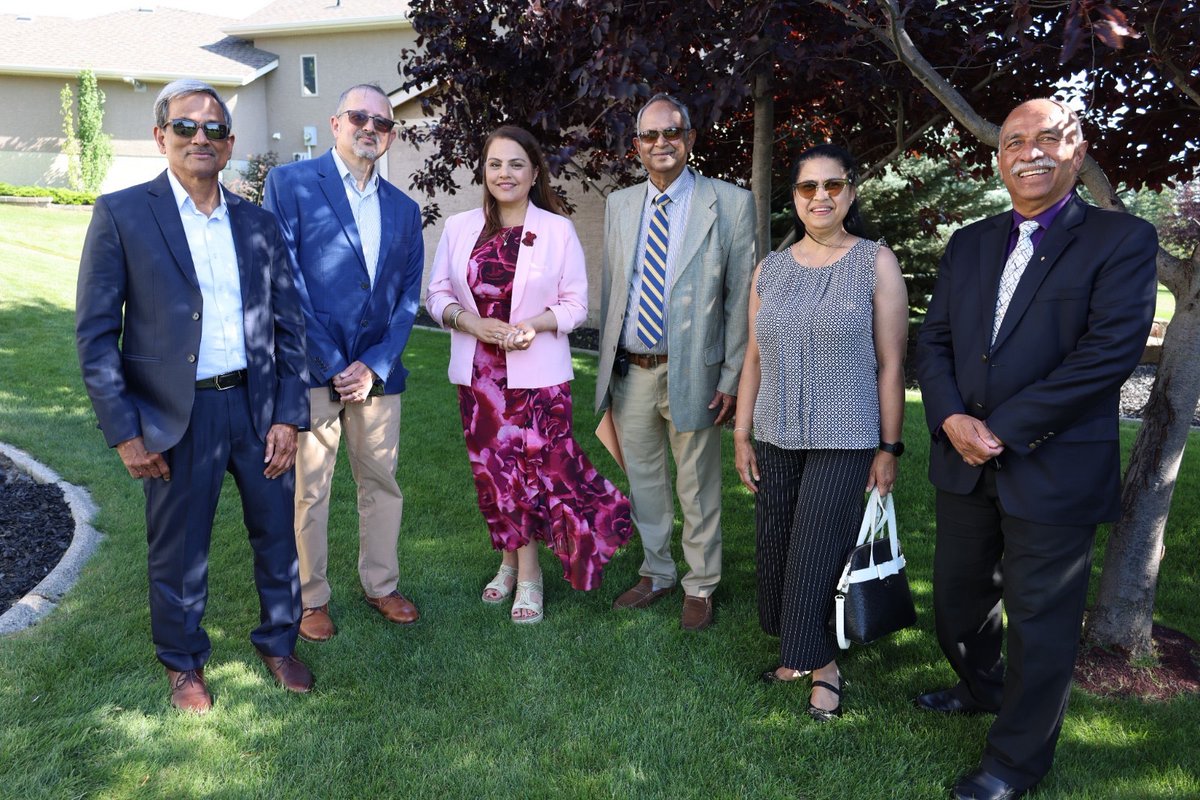 RajanJSaw's tweet photo. The best conversations happen face-to-face. I appreciate everyone who joined Premier @ABDanielleSmith and I to share stories, ideas, and perspectives on how we can continue building a stronger Alberta.

I'd also like to extend a sincere thank you to @Tamara_JonesYYC and Steve Jones for hosting us in their beautiful home, and to President @Kel_Taylor and the Calgary-North West Constituency Association for putting on this fabulous event!

#AlbertaStrong #Community #YYC