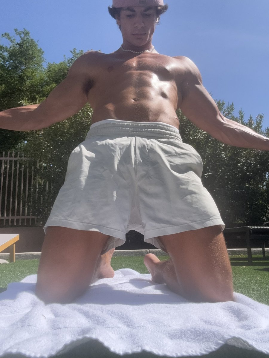 TyYoung_05's tweet photo. Who wants the naked ones. Like and repost for a special surprise in your inbox 😉 https://t.co/IGS5lDmGov