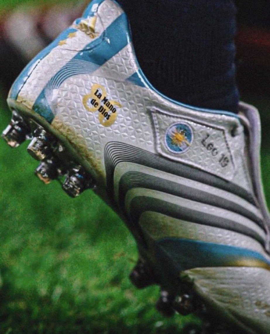 Messistaa10_'s tweet photo. Los botines de Messi en el mundial 2006.

Nostalgia pura. https://t.co/Dzop0NbLvX