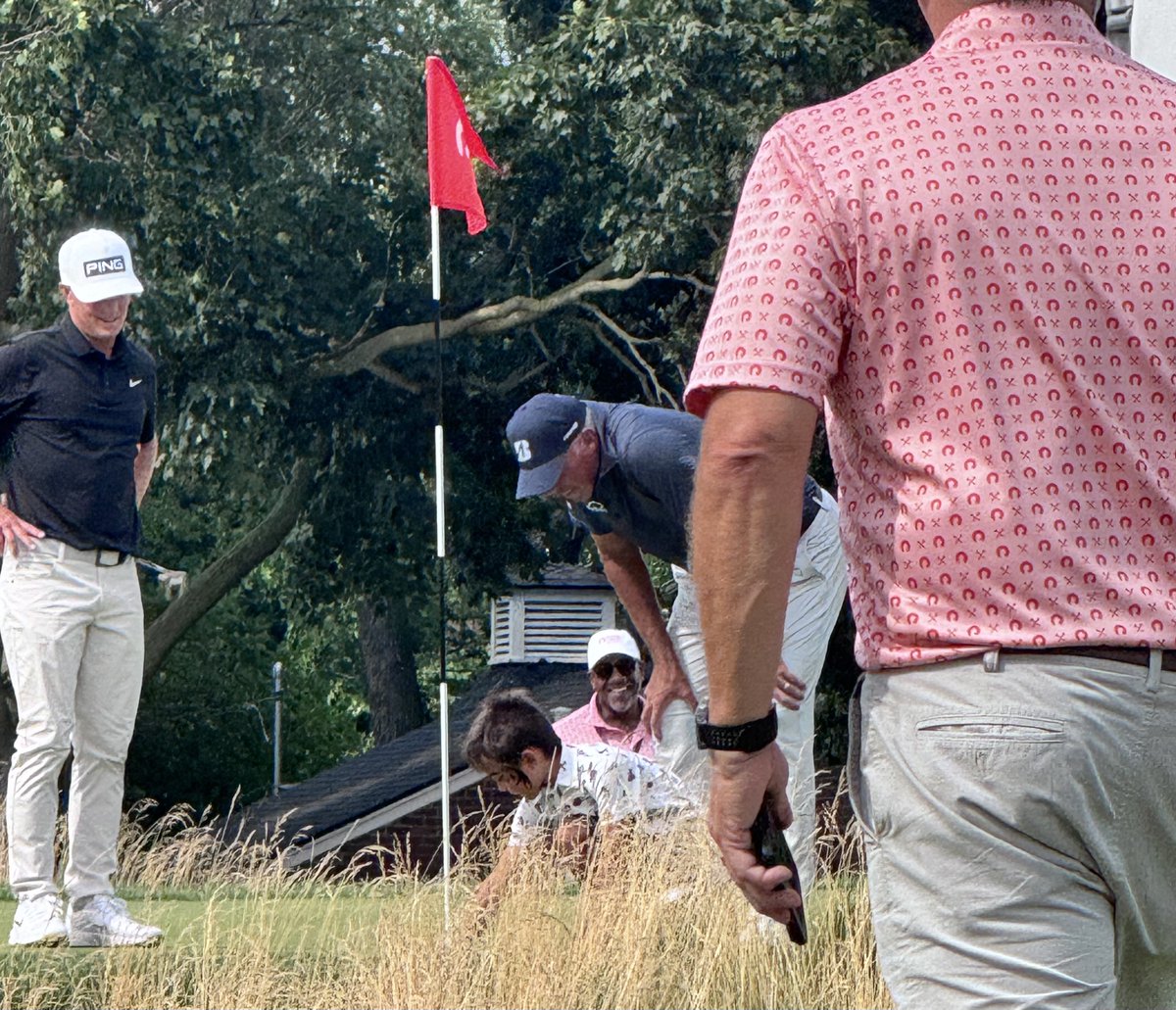 TonyPaul1984's tweet photo. Detroit's Casimer Daniewski, 7, with a dragon on his face and hot dogs on his polo shirt, got the souvenir of a lifetime at the Rocket Classic on Friday. And Matt Kuchar made a fan for life.
https://t.co/pRrGzY1vjY https://t.co/wdW2clcXMp
