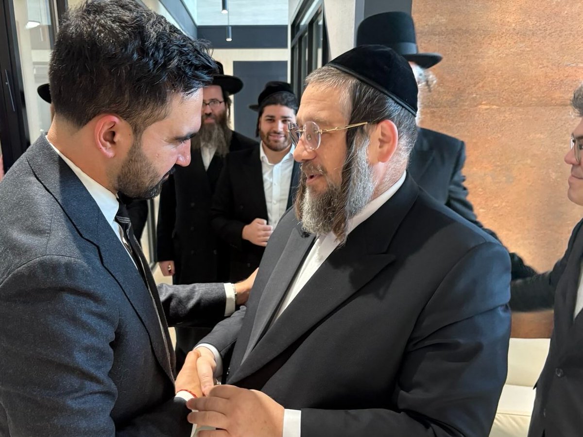 voiceofrabbis's tweet photo. 🚨

Rabbi Moshe Indig: Antisemitism Accusations Against Mayor Are Disingenuous 

“It’s About Fighting AIPAC and the Zionist Government” 

Moshe Indig, a Hasidic rabbi and leader in Brooklyn’s anti-Zionist Satmar sect, disagreed, arguing the latest accusations of antisemitism against the mayor are disingenuous.