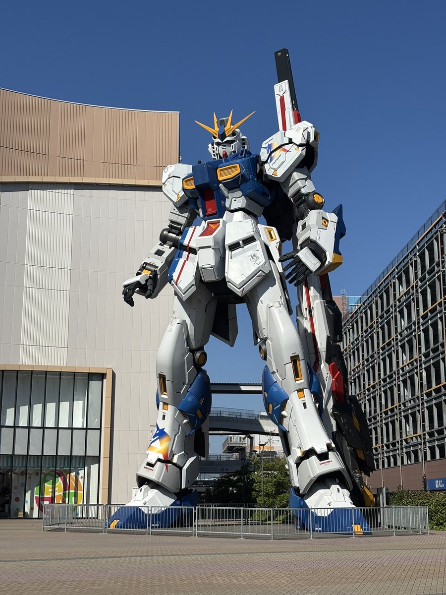 flonyaforce's tweet photo. 横特ガンダム(偏った知識)

人生で初めて見たけど正直めっちゃカッコイイ https://t.co/ktHCotg4uA