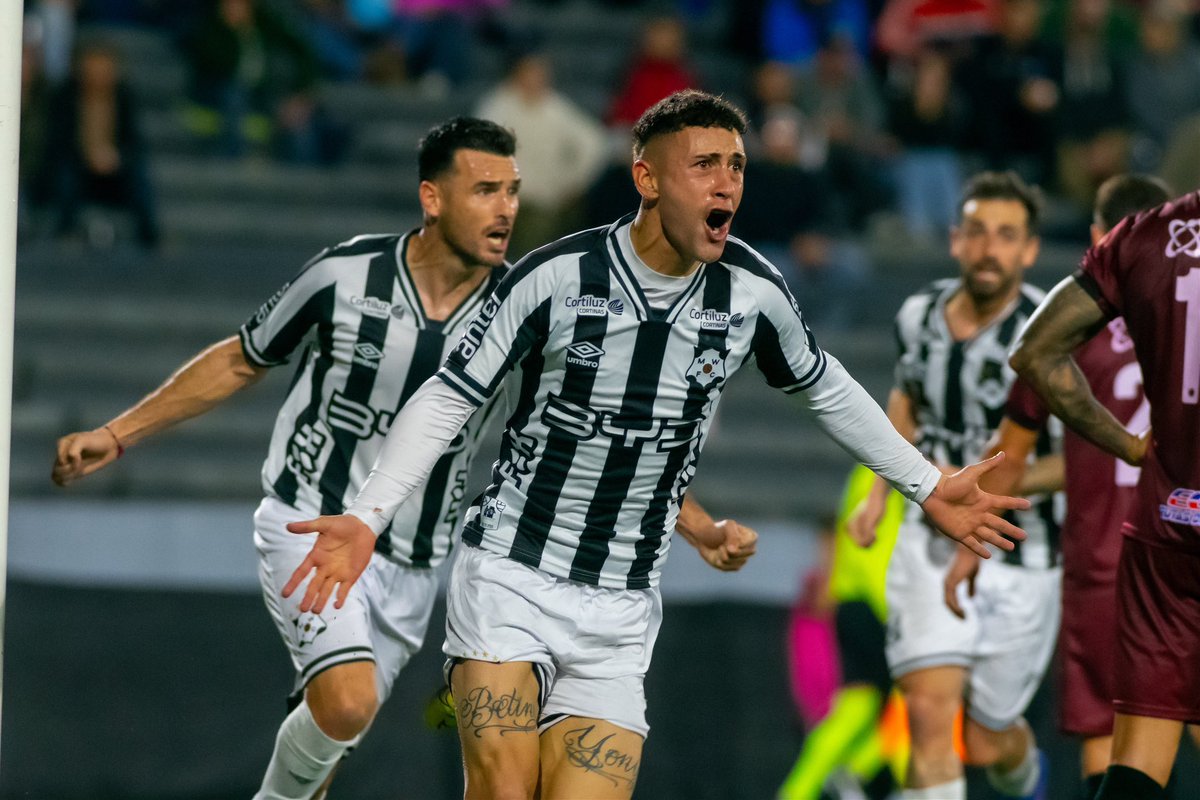 jpromeroh's tweet photo. MCTorque 0 - Wanderers 2. El Bohemio se mete en la final del Intermedio por segunda vez en la historia. Parejo primer tiempo, más el albinegro en el segundo, pero principalmente mucha actitud del equipo de Corujo. Partidazo de la línea final, con Benítez y Formiliano a la cabeza. https://t.co/6FkD6V25qY