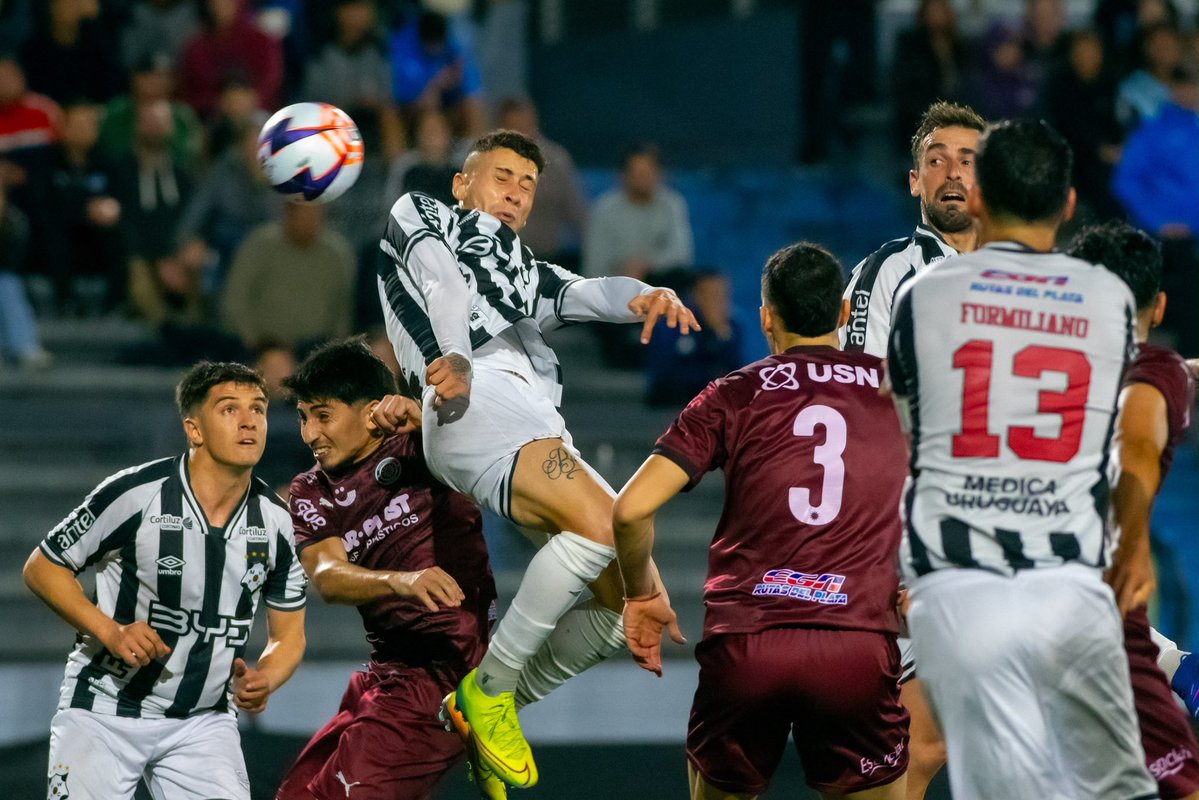 jpromeroh's tweet photo. MCTorque 0 - Wanderers 2. El Bohemio se mete en la final del Intermedio por segunda vez en la historia. Parejo primer tiempo, más el albinegro en el segundo, pero principalmente mucha actitud del equipo de Corujo. Partidazo de la línea final, con Benítez y Formiliano a la cabeza. https://t.co/6FkD6V25qY