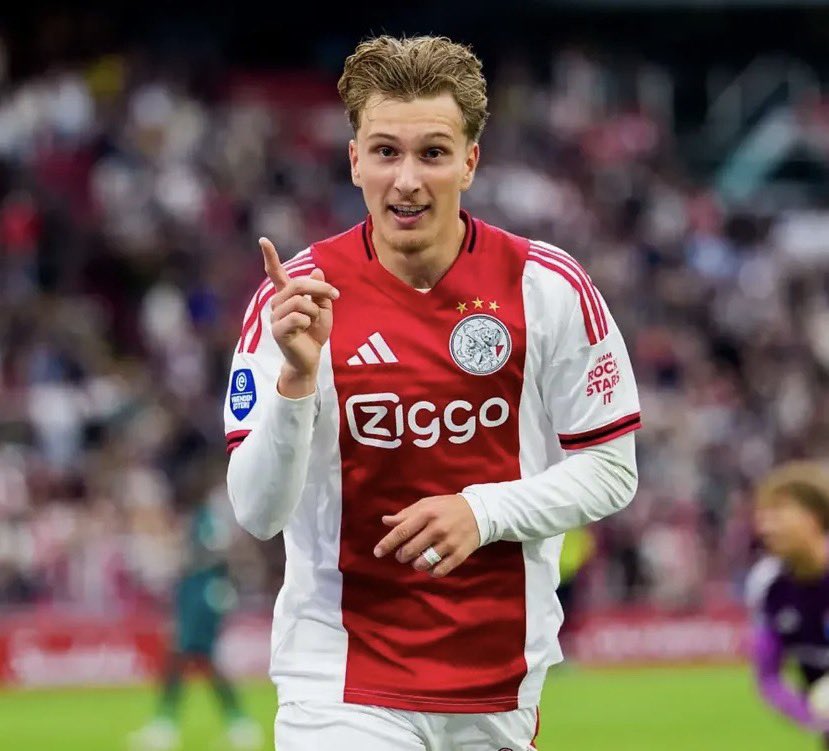 MegaPSG_'s tweet photo. 🔴🔵 A noter que Mika Godts n’a pas joué la Coupe du Monde avec la Belgique et a déjà enchaîné 4 matchs amicaux + 2 matchs de barrages de Conference League (2 fois passeur) avec l’Ajax en juillet.

S’il venait à signer prochainement, il arriverait déjà prêt physiquement pour les premières échéances de la saison.