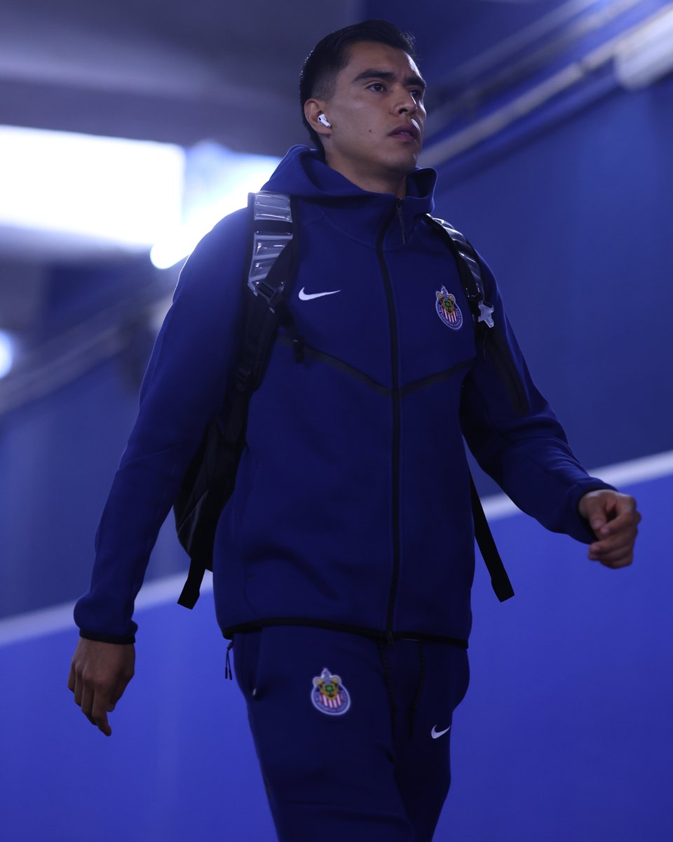 ChivasEN_'s tweet photo. Locked in. 😤 The Rojiblancos have arrived at Cuauhtémoc Stadium. 🔴⚪️🐐 https://t.co/8jrgnnXQTa