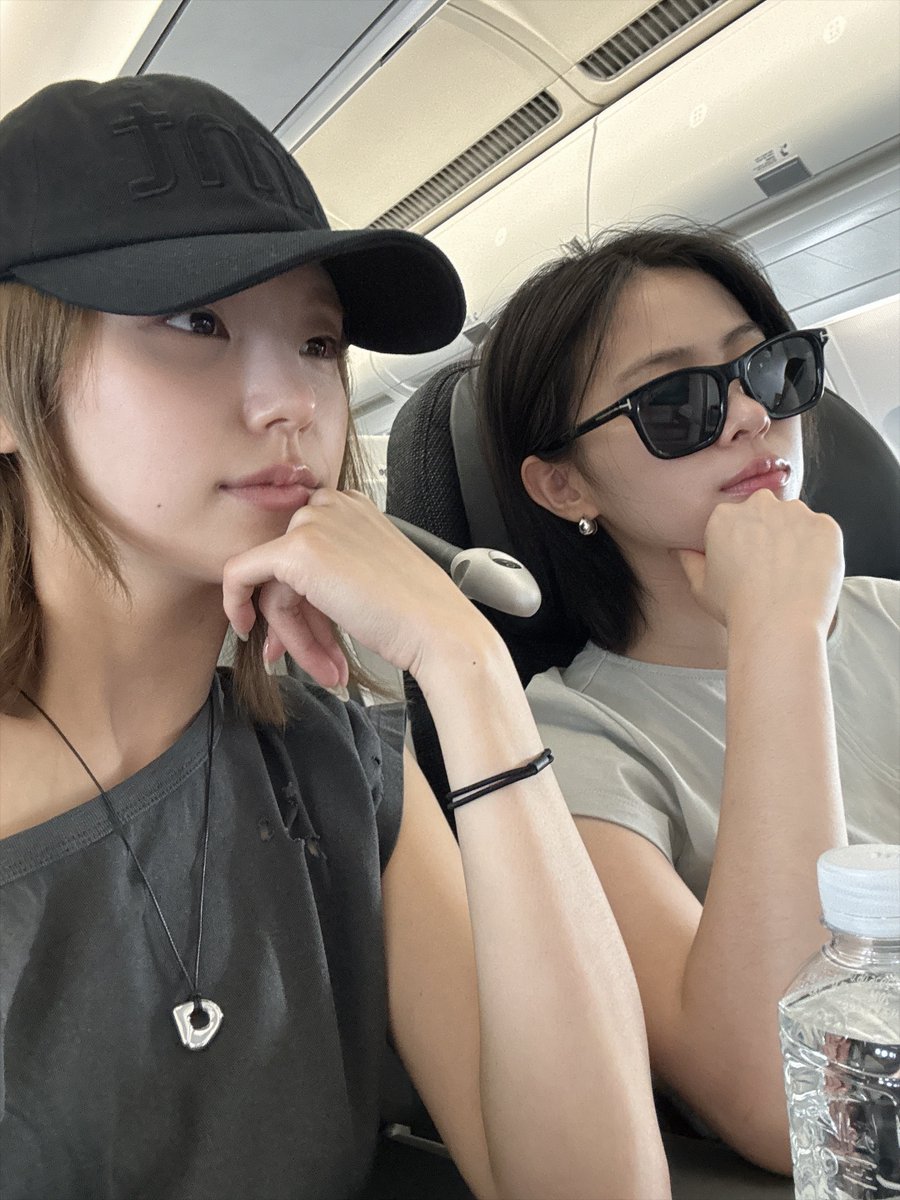 ryejisapphic's tweet photo. ddaengddeong seatmates 😘 https://t.co/Lad3RhQoH4