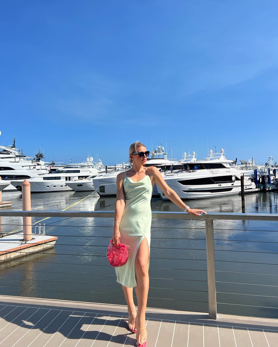 Violetxcsy's tweet photo. Soft colors, warm sunshine, and peaceful moments by the water. Sometimes slowing down is exactly what we need to appreciate how beautiful life can be https://t.co/9D5nNIqL8H
