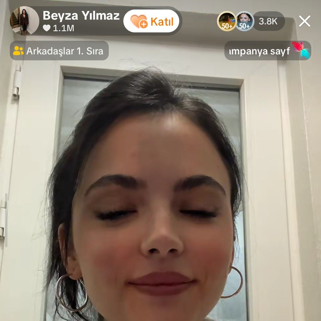 MShiraShavit's tweet photo. Gecenin 3nde 1 saat bile olmadı yayını açalı etkileşime bak başkası olsa bunun primini öyle bir sömürürdü ki ama Beyza oy atmayın paranızı harcamayın diyor, iyi ki Beyzam iyi ki 
@Bybeyzayl #kismetseolur https://t.co/yDzhCh9NuO