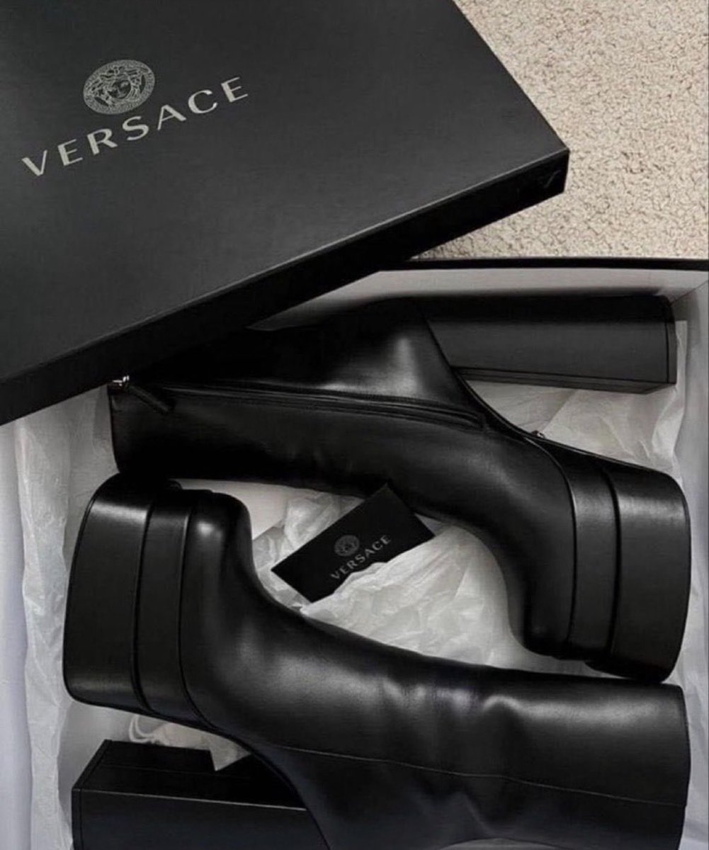 ajml444's tweet photo. Love the Versace boot heel set so divine https://t.co/YyytDNxYbg