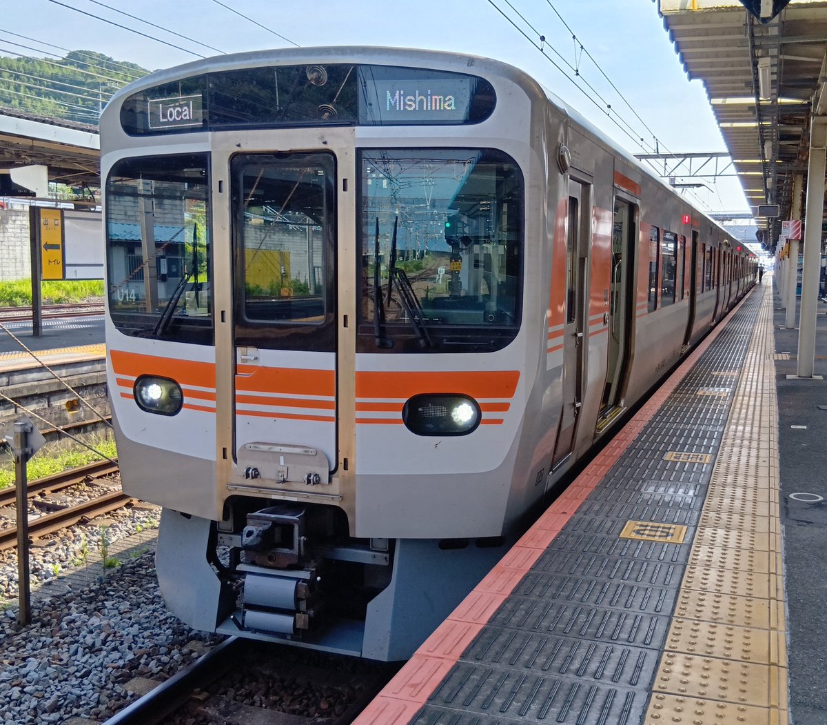bigrock_78's tweet photo. 東海道線を国府津で降りて御殿場線に乗り換え。313系しか来ないイメージでしたが、315系の運用もあるんですな。 https://t.co/DynrYRsifP