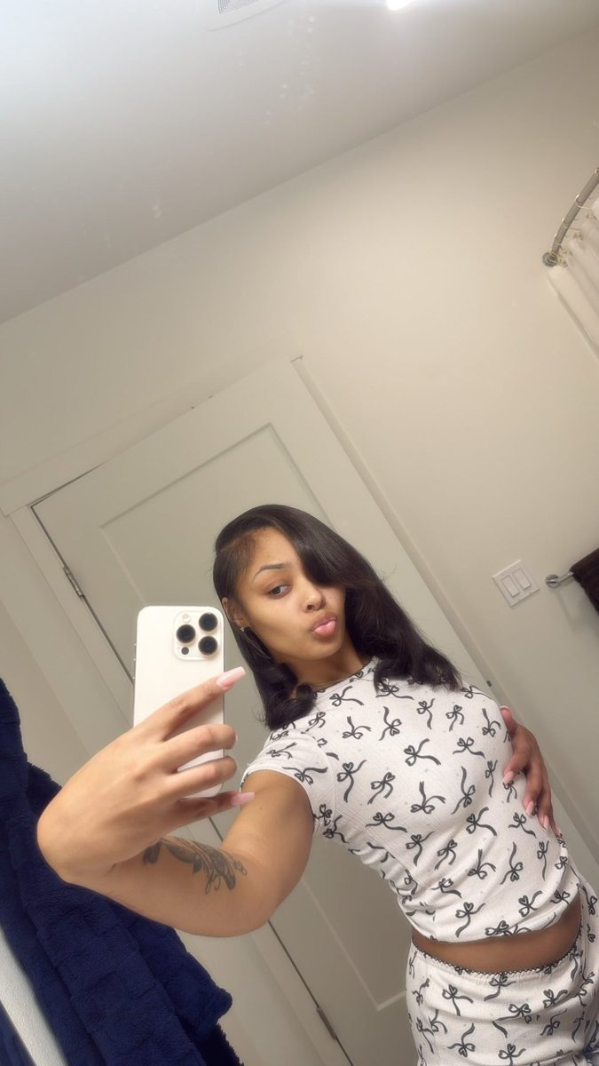 SusySelly's tweet photo. You get weak so easily, piggy, it’s adorable✨✨🤎🤎😵‍💫😵‍💫

 #findom #cuck #facetime #findomnl #spoiledprincess #cbt #findombe #geldslaaf #sissy #femboy https://t.co/9HiiWZ3nAb