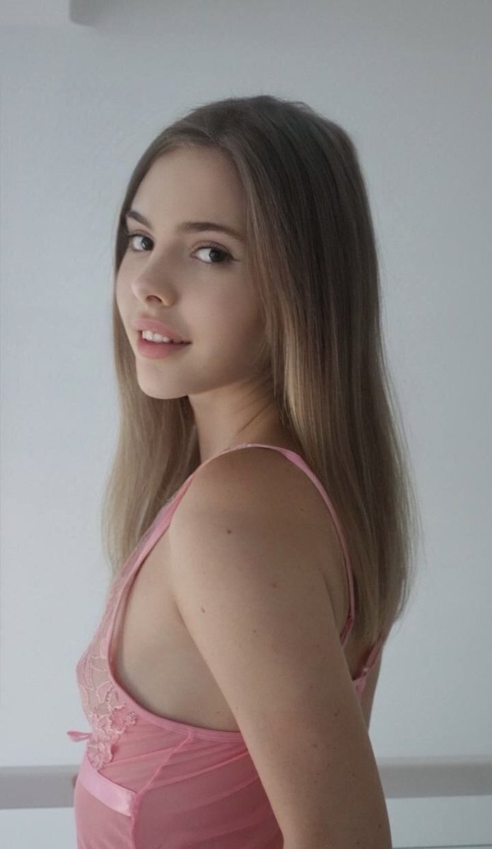 Fati_Gonzalez98's tweet photo. Hey dear, you can find my OnlyFans in my bio 👆😉 Come say hi, I’ll be waiting 😘 https://t.co/7ZReMFgbzy