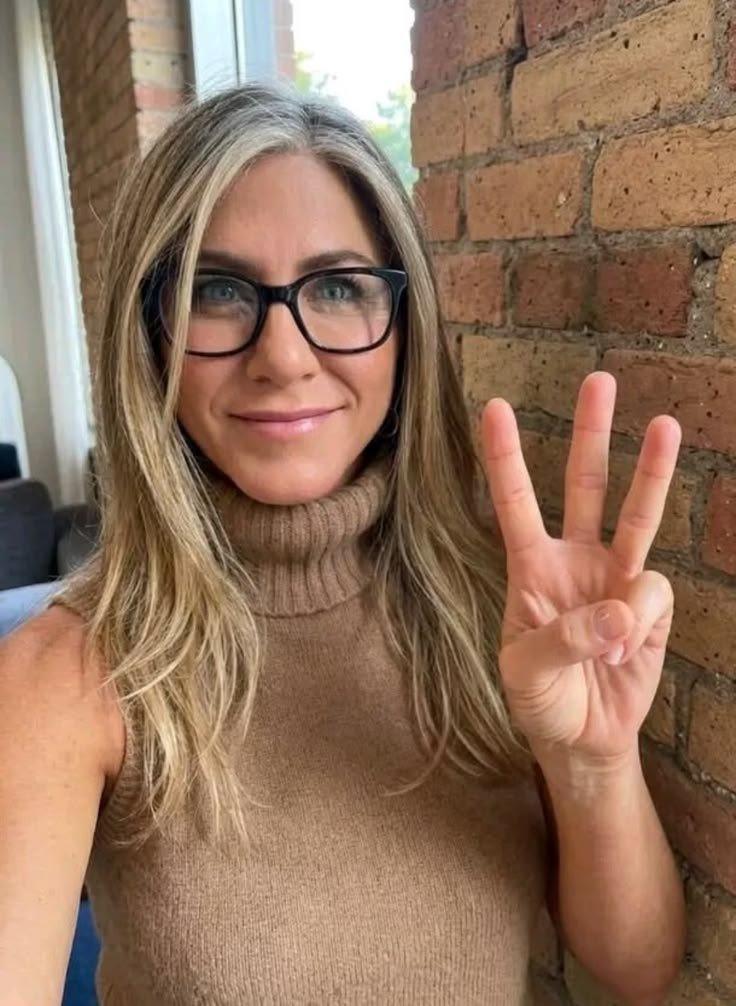 Jennifer Joanna Aniston tweet media