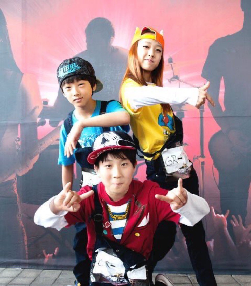cuteness_i_like's tweet photo. [현장취재] 초등생 오디션 열풍! '슈퍼스타K4' 경연장 가보니…

슈퍼스타 K4 서울지역 2차예선 현장에서 만난 초등생 도전자들. 위 사진은 박지성 군(왼쪽), 김례은 양(오른쪽), 임정환 군(가운데)이 함께하는 ‘팝핀현준키즈크루’팀.

🔗 https://t.co/6KhE9QfEC4 https://t.co/yUxOWcZPrX