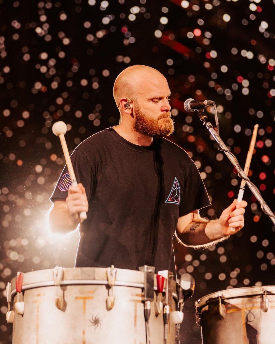 JuanC_Rdgz's tweet photo. 🎵 Happy Birthday Will Champion 🎂🎵
#WillChampion #Coldplay #HappyBirthdayWillChampion https://t.co/4fU93BWzcF