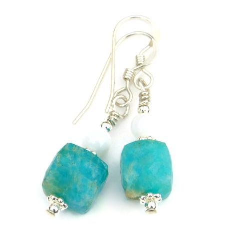 ShadowDogDesign's tweet photo. New! Petite faceted natural #amazonite #gemstone cube #earrings w/ flashing white mother of pearl!  via @ShadowDogDesign #ShopSmall #Handmade #GemstoneEarrings #AmazoniteEarrings   https://t.co/TNIivXE3QV https://t.co/L13cVUcBAR