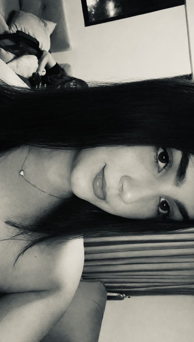 biasvalee's tweet photo. só pq fiquei linda https://t.co/QhKua4FEaK