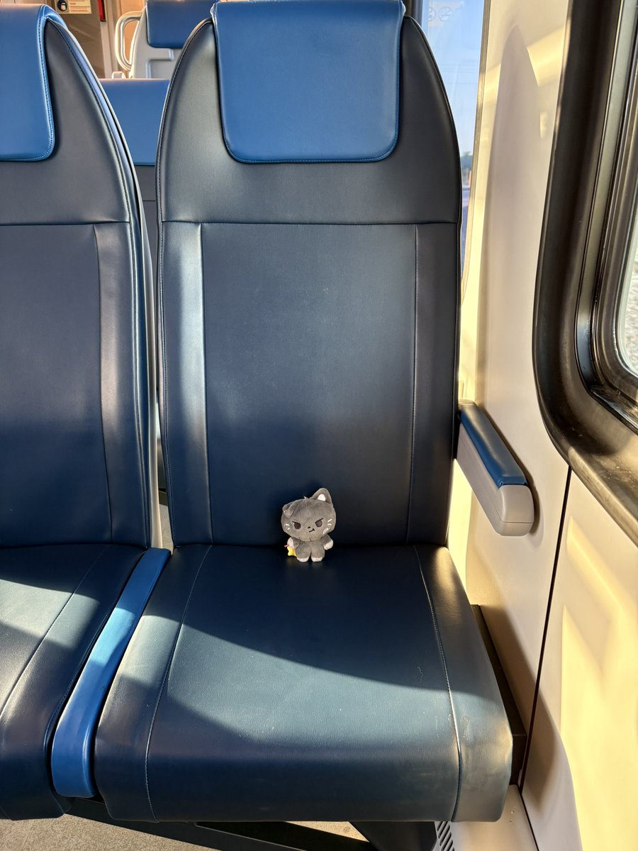 mynoxstar's tweet photo. Noxstar’s first train ride https://t.co/jGSBTIYYYf