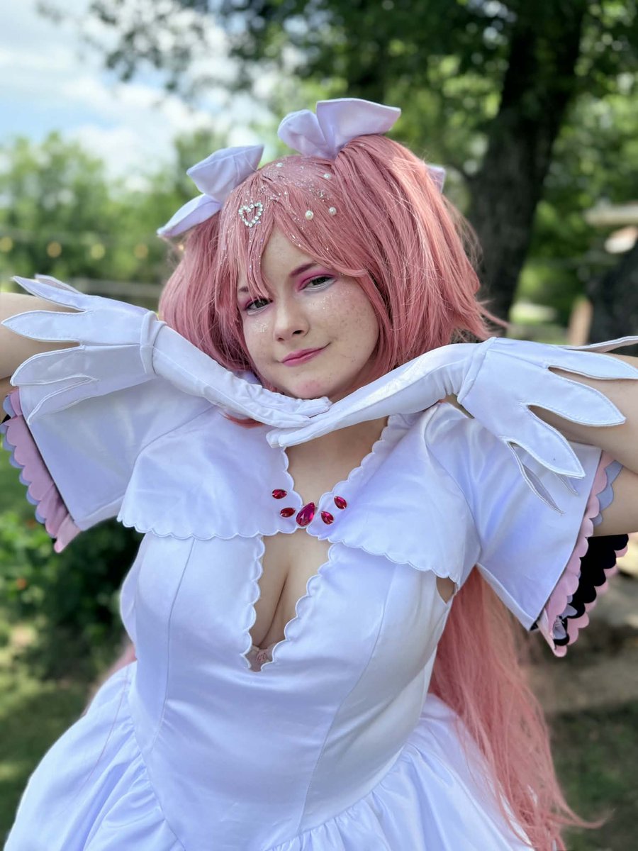 CreepzieCosplay's tweet photo. Godess madoka from madoka magica!!! #madokamagica #madoka #cosplay #madokacosplay https://t.co/BB12Wt5QTS