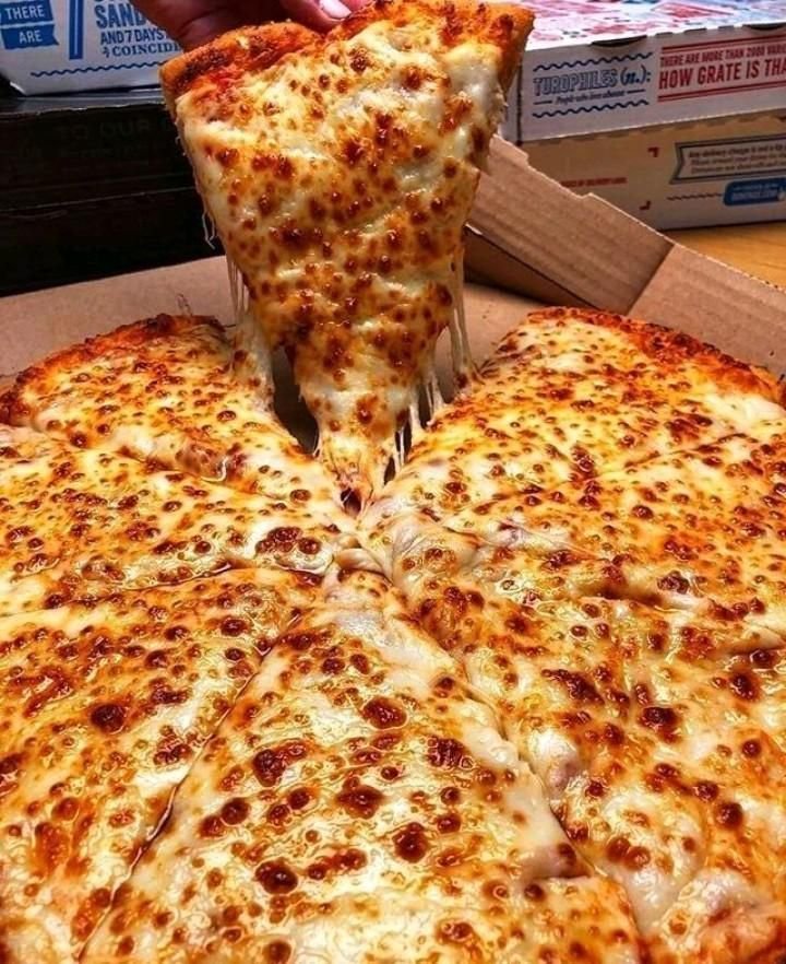 jenifer7244's tweet photo. How many slices of this pizza can you finish? https://t.co/zlGUmdAQoU