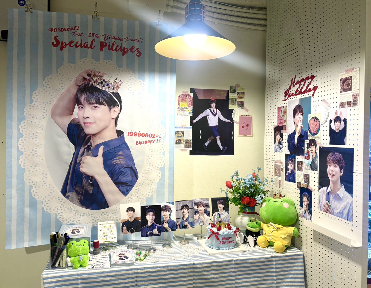 b_PIL_d's tweet photo. ⋰˚☆ 조성필 배우님 생일 카페 이벤트 ☆*｡

꒰ྀིঌ Pil Special ໒꒱ྀི₊˚✧
🎂Special Plicipes🎂

👍🏻디피 완료 되었습니다!

오늘부터 6일까지 카페 어쩌다 오늘에서
조성필 배우님의 생일 이벤트가 시작됩니다!
많이 찾아주시고 많은 축하 부탁 드립니다 :)❤️

#Feel_Special_Pilcipes
#스페셜한_연기_노래_얼굴_맛집_조성필 
#특별한_성필의_특별한_생일을_축하해