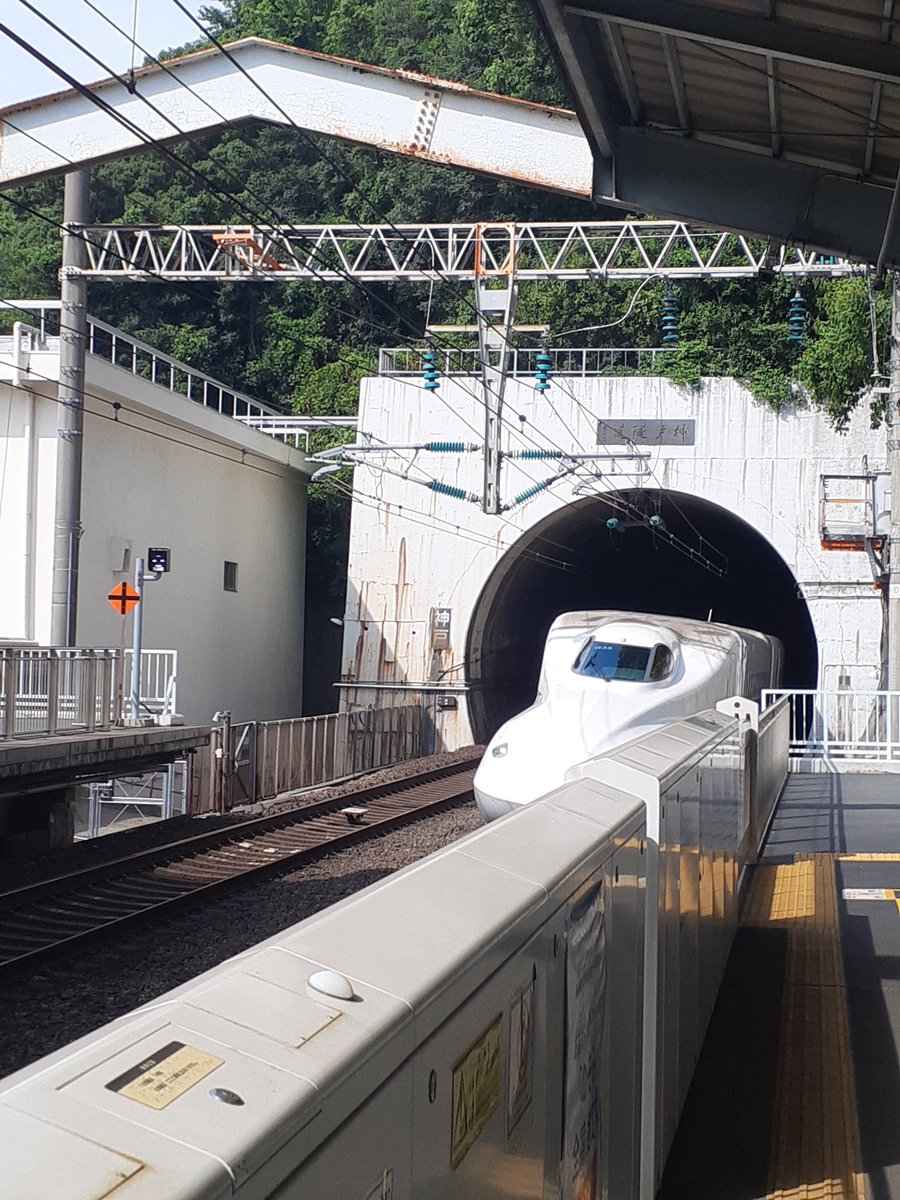kiku_1203's tweet photo. 自由席座れた♪ラッキー♪窓側だし♪充電できるぅ♪ https://t.co/n4u6qOJ0is