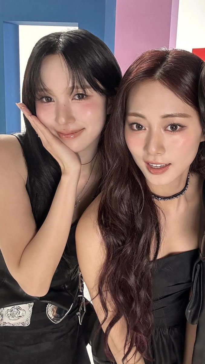 mitzu2537_'s tweet photo. HAPPY GIRLFRIENDS DAY
#tzuyu #mina #mitzu 🫶🏻 https://t.co/eVWU8SqFgy