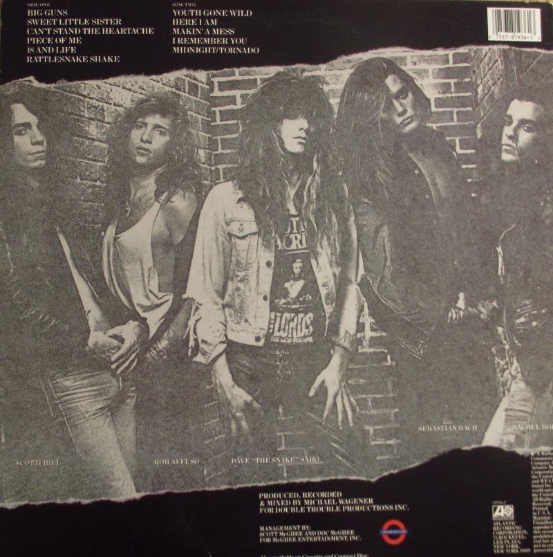 yrP93KFo37xFe5U's tweet photo. トピの1枚vol22 #SKIDROW 86年NJで結成 89年デビュー ボンジョビの秘蔵っ子 後に袂を分つ 直情径行型フロントマン #セバスチャンバック の圧倒的存在感 89年スプリングフィールド公演で客席から投げられたビン投げ返し15歳少女に直撃 重症負わせ逮捕・執行猶予#Youth Gone Wild は #NEMOPHILA カバー https://t.co/UEjh2XHgTk