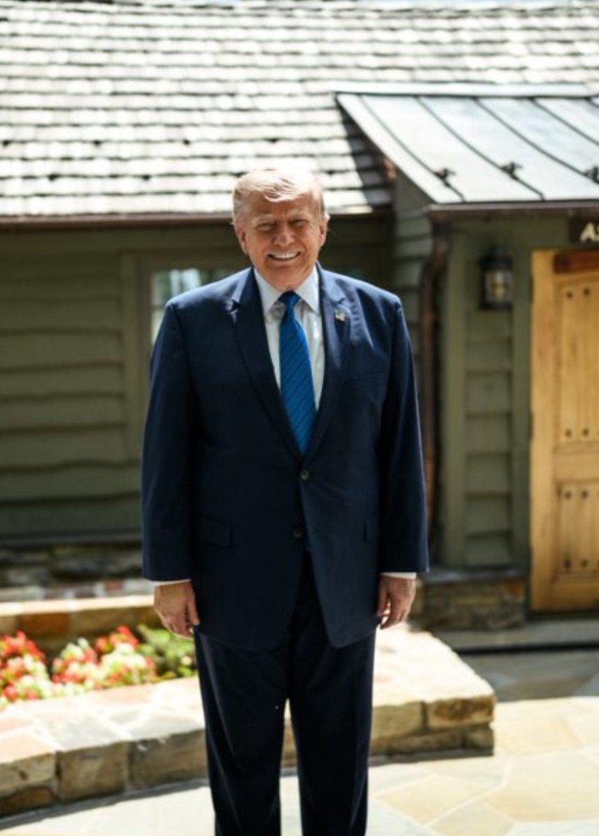 DavidJHarrcfx2's tweet photo. President Trump looking Handsome day by day.

Drop a❤ for Trump!!🥰 https://t.co/jrDuudubCc