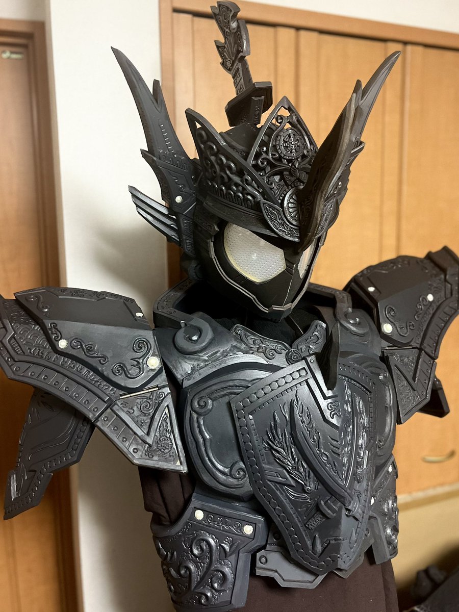 kuro_craftsman's tweet photo. 俺は天空寺タケル！造形レイヤーの端くれとして仮面ライダーゴーストを造っている。先月は武器を完成させ、ひたすら造形ベースを塗る日々。得意分野の塗装、ここからが俺のステージだ！(急な鎧武)

ゴースト10周年終了まであと64日
　#8月になったのでフォロワーさんに自己紹介しようぜ https://t.co/OfSuOeM0Gk