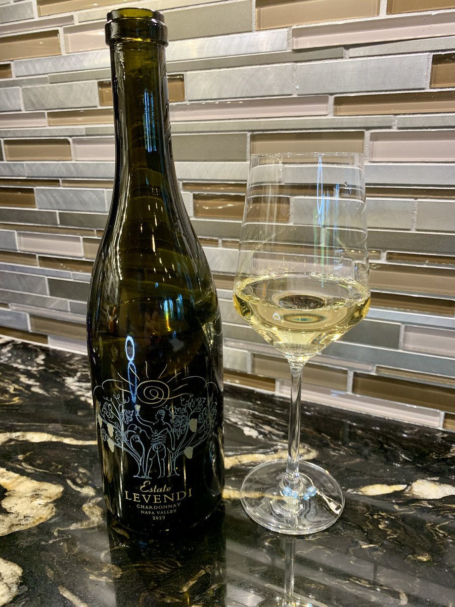 HammerHeadcases's tweet photo. It’s #Friyay what are we drinking this evening #winos? A lovely Chardonnay paired well with our pasta dish.

#winelover #wine #vino https://t.co/rYvzKgIgwP