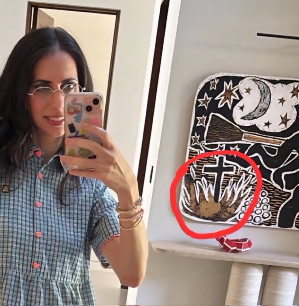 NoahsArk1000's tweet photo. Do you notice the painting behind this Jewish influencer? https://t.co/aa0sPmn573