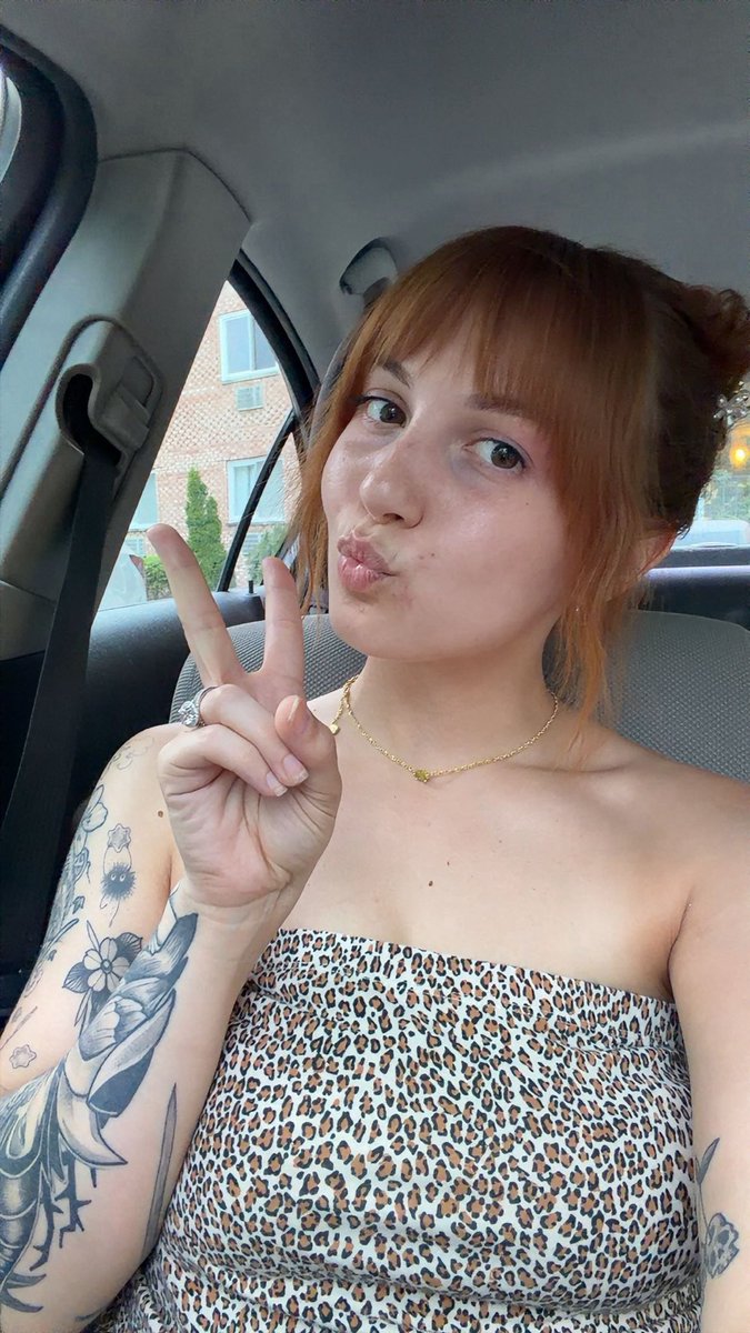mrsdrjmk's tweet photo. Alright yall, I HAVE 2 EXTRA TICKETS TO THE CHICAGO METRO SHOW TONIGHT!!!

If anyone needs them they/you will have to meet me in line, this is what I look like 🧡🖤 pls share to spread the word! $21 https://t.co/GkDgdLgPLj
