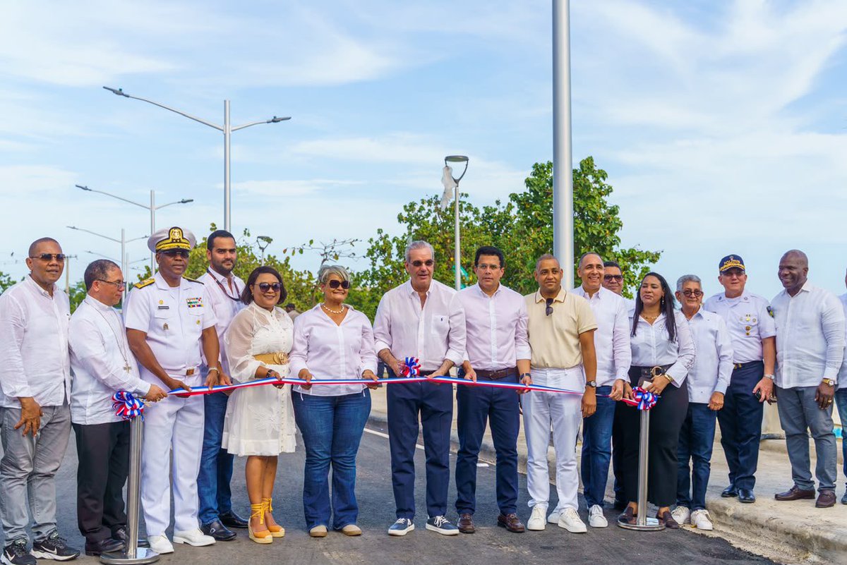 DavidColladoM's tweet photo. Más tarde entregamos la transformación de Playa El Faro, en San Pedro de Macorís. 
Después de más de 30 años de abandono, este espacio renace con nuevos accesos, áreas verdes, iluminación, baños, espacios recreativos y mejores condiciones para las familias, los pescadores y los comerciantes.