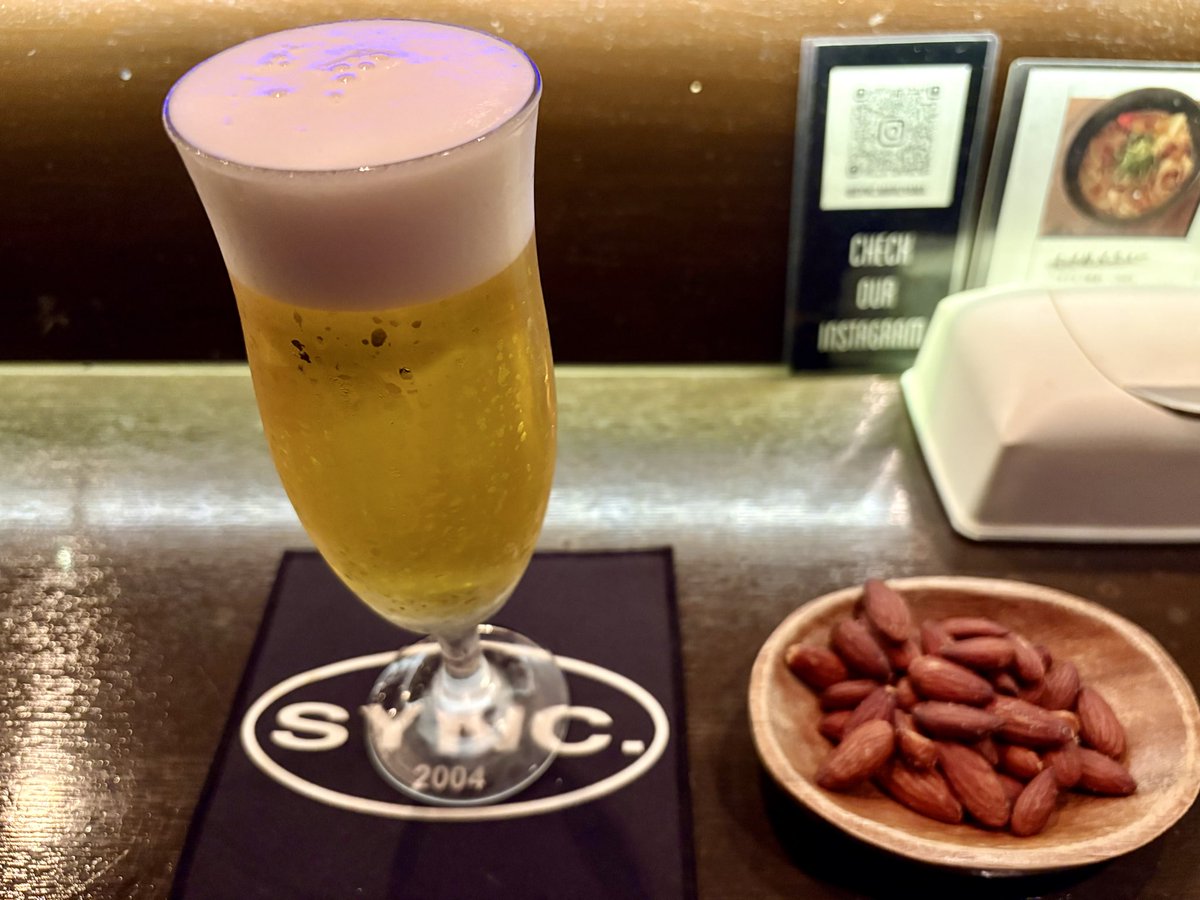 RBcn9TTqlHsheGc's tweet photo. SYNC.さんで
ビールと焦がし豚汁を堪能。
今回は、辛口黒七味あじを注文。
絶妙なピリ辛で超美味しかった!
お酒の種類も豊富でリーズナブルだし
夜中3時まで営業してるので
ゆっくり飲みたい方にオススメです!
ONE1のショップカードも置いていただき
ありがとうございます!
#SYNC.
#円山裏参道 https://t.co/JprqU4F2Dq