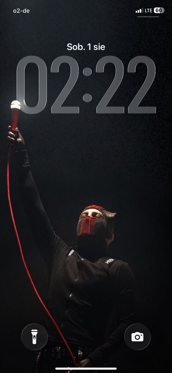 nahoneyyy's tweet photo. patrzcie jaką mam coolerska tapete B) tyler mi podswietla godzine https://t.co/eDK3UGyyce