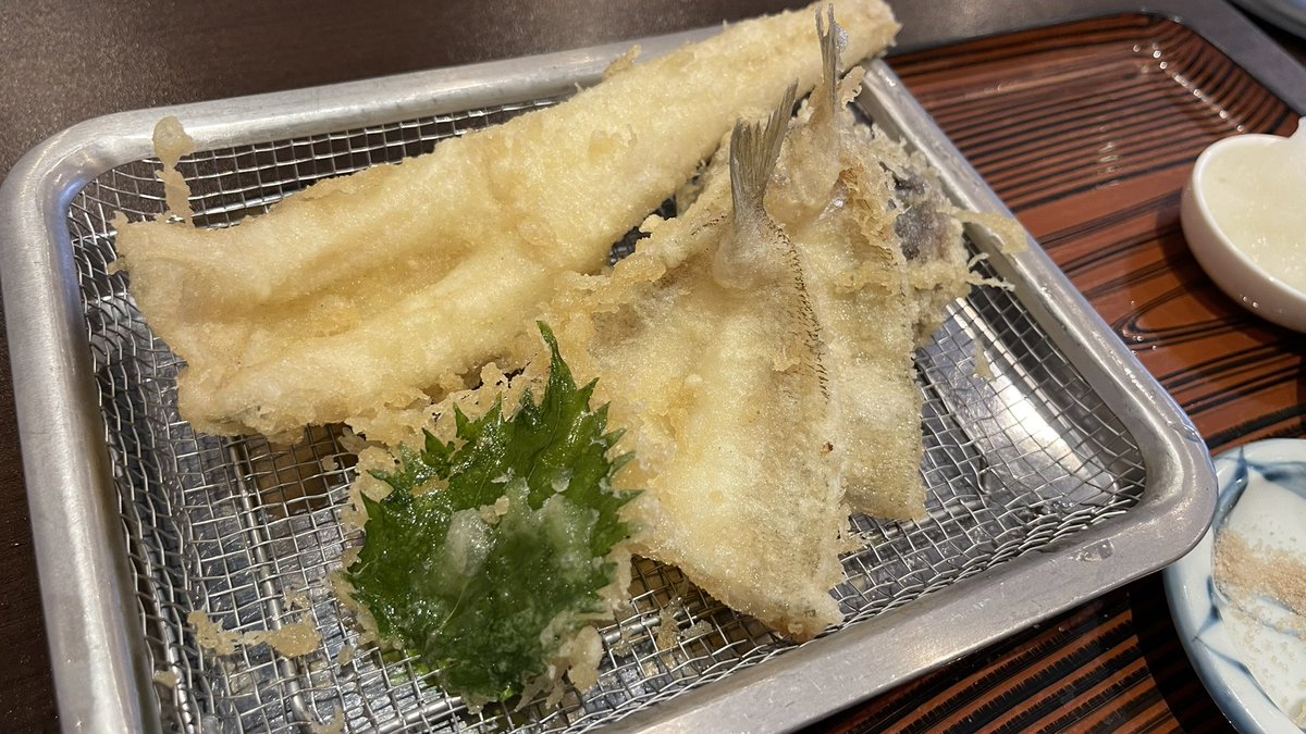 BearD_036's tweet photo. 豊洲で天丼食って
新木場のドトールで
コーヒータイム

熊本県産の栗のモンブラン🌰(食べた後)

熊本は大変な状況が続いてるけど

全く変わらない日常

これでいい

変に自粛する必要はない

普通に生活できる人は
普通に生活して
しっかり経済回してこ

それが回り回って誰かの力に

負けんばい熊本 https://t.co/FHr76Kxvwy