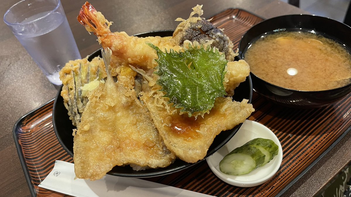 BearD_036's tweet photo. 豊洲で天丼食って
新木場のドトールで
コーヒータイム

熊本県産の栗のモンブラン🌰(食べた後)

熊本は大変な状況が続いてるけど

全く変わらない日常

これでいい

変に自粛する必要はない

普通に生活できる人は
普通に生活して
しっかり経済回してこ

それが回り回って誰かの力に

負けんばい熊本 https://t.co/FHr76Kxvwy