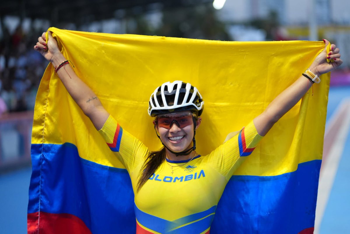 MinDeporteCol's tweet photo. 🇨🇴 ¡Campeón, Colombia campeón! A falta de una jornada para el cierre del patinaje de #SantoDomingo2026, la delegación nacional aseguró el título del torneo con 10🥇, 4🥈 y 2🥉, ratificando que sigue siendo la potencia mundial sobre ruedas.

📸 @IDRD https://t.co/2J5hE5QnOY