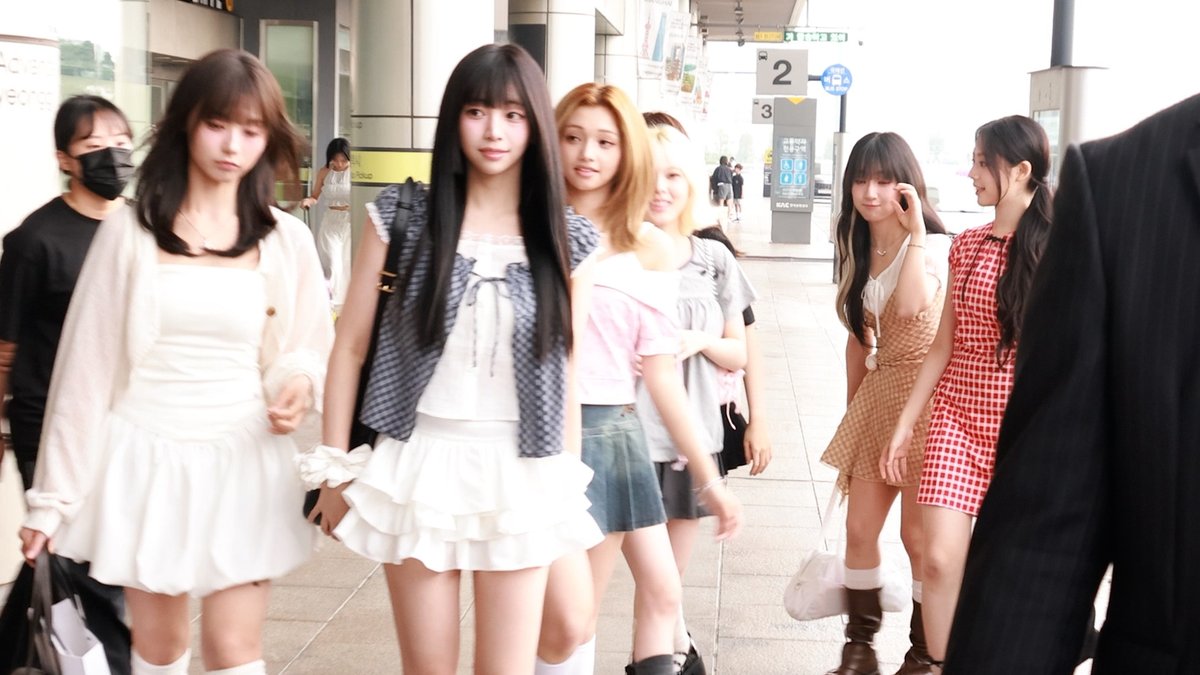 RNX__news's tweet photo. 유니스, 상큼미모 피로 날린다
'RNX NEWS’ full ver! ☞ https://t.co/k2dRVdCAjC
#유니스 #UNIS #UNISinLATAM #StudioPAV #LiveYourKpopDream
그룹 유니스(UNIS / 진현주, 나나, 젤리당카, 코토코, 방윤하, 엘리시아, 오윤아, 임서원)가 8월 1일 오전 서울 강서구 방화동 김포국제공항을 통해 해외 일정 참석차 출국하고 있다. [RNX뉴스] 김용덕 기자
