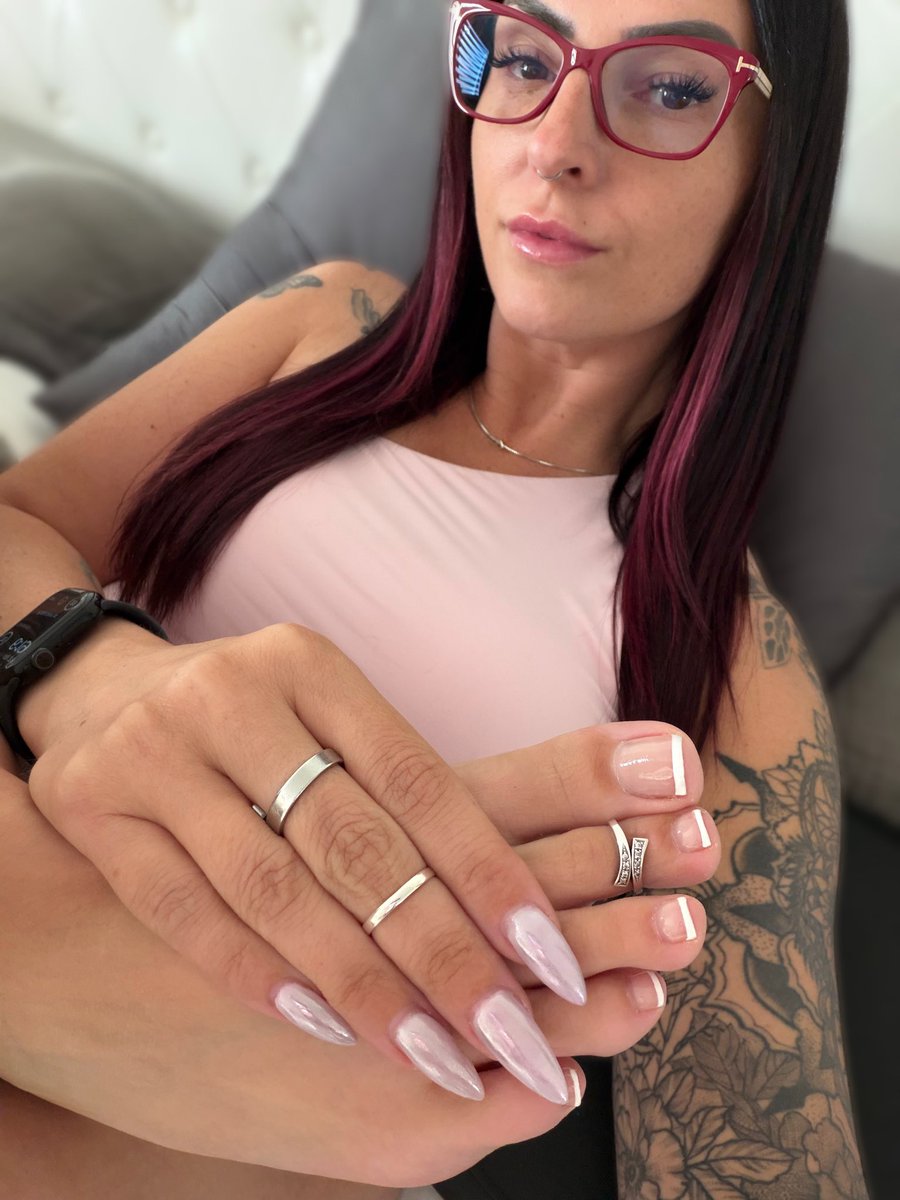 RelapseForRavyn's tweet photo. Triggered 💅 🦶? https://t.co/lI4QmTHKL3