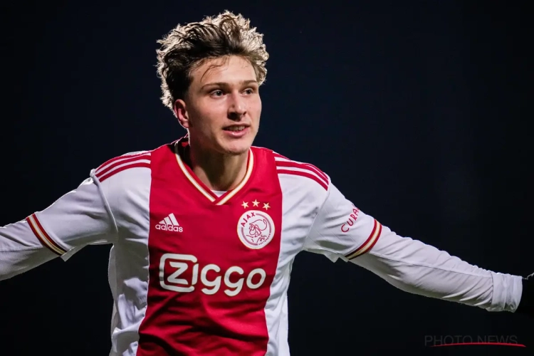Paristeamfr's tweet photo. 🚨🔴🔵 Mika Godts n’était pas à Amsterdam ce vendredi soir en raison de son possible transfert. Une situation qui n’a pas surpris l’Ajax, pleinement conscient de l’intérêt concret du PSG pour son ailier depuis plusieurs semaines. #PSG @TimvanDuijn14 #TeamPSG https://t.co/6P3HZKN5eT