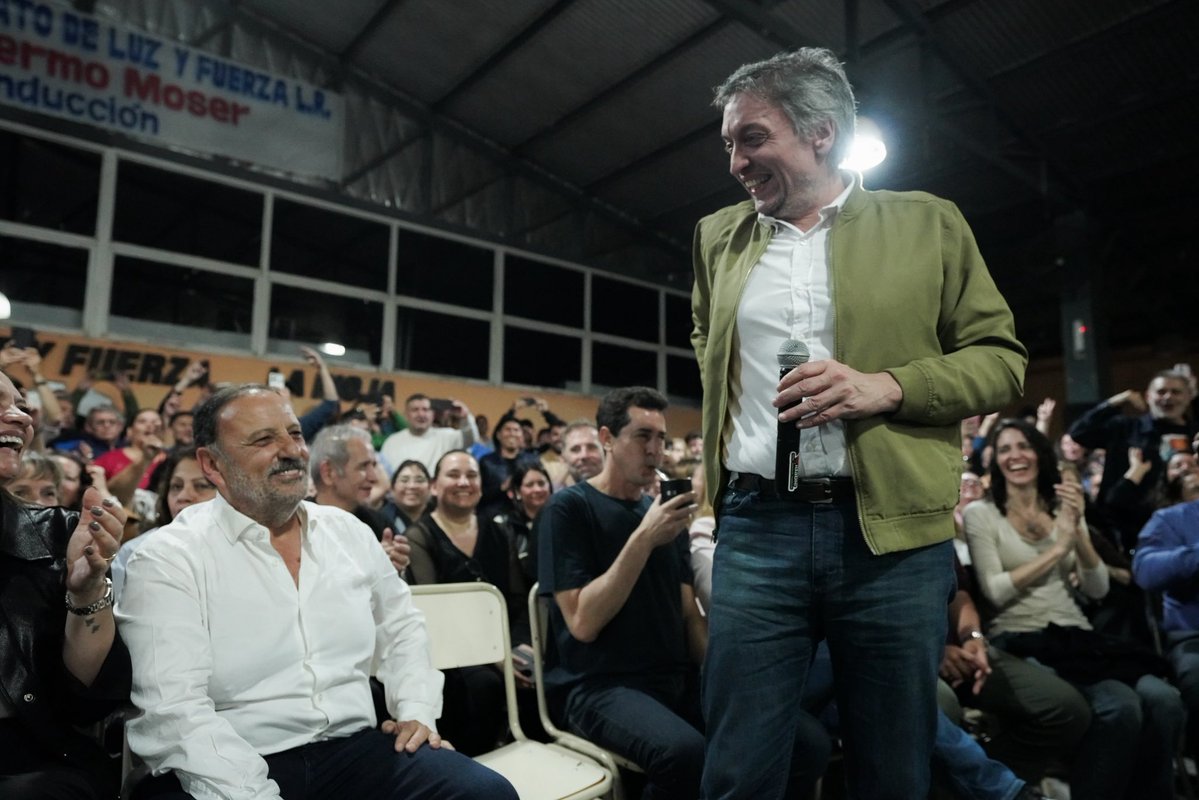kabesoon's tweet photo. “Pero antes que nada quiero decir algo para mí es importante. 

Estoy acá con un compañero que hace dos años iba a competir con Cristina por la conducción del PJ nacional ¿’ta? 

Con un compañero que fue a discutir cuando Cristina estaba libre, pero que cuando la metieron presa fue uno de los primeros en ir a visitarla y ponerse a disposición.

Esto lo quiero aclarar, porque si no, no solo no es de buena persona, sino no es de buen militante, ni buen peronista no hacerlo”

Máximo Kirchner en La Rioja.