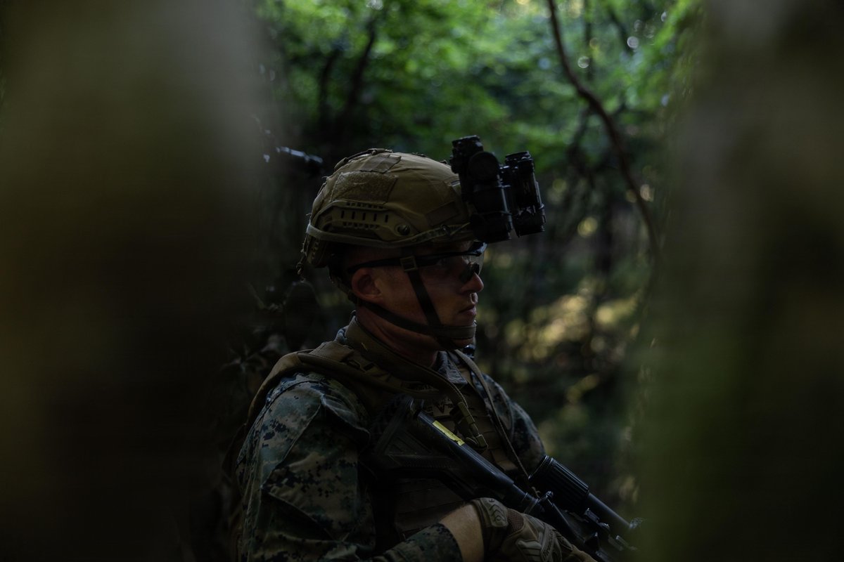 3d_Marine_Div's tweet photo. Marines with 12th Littoral Combat Team, 12th Marine Littoral Regiment, participate in a force-on-force raid at Combined Arms Training Center Camp Fuji, Japan.

(@USMC 📸 by Lance Cpl. Camila Garibay) https://t.co/BUCxVG1QIG