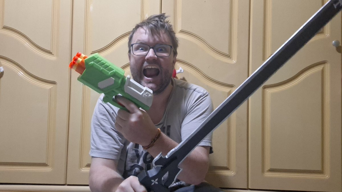 FefessauroVT's tweet photo. Vtuber vs IRL 🦖

esse abobado sou eu xD https://t.co/ipHi2pPiDr
