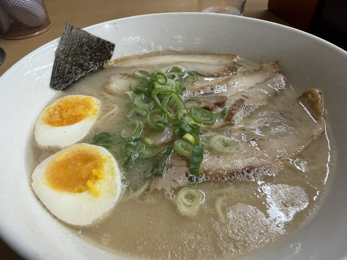 Uitter_'s tweet photo. 価格はサービスだが
この時間は、ほかのメニューは
頼めないっぽい。
強制モーニングチャーシューメン https://t.co/eFMEwo1oe4